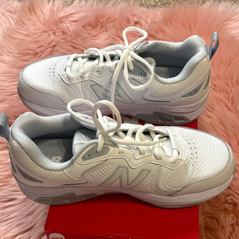 New Balance 857 White Athletic Training Shoes, Size 8 Wide - Picture 12 of 12